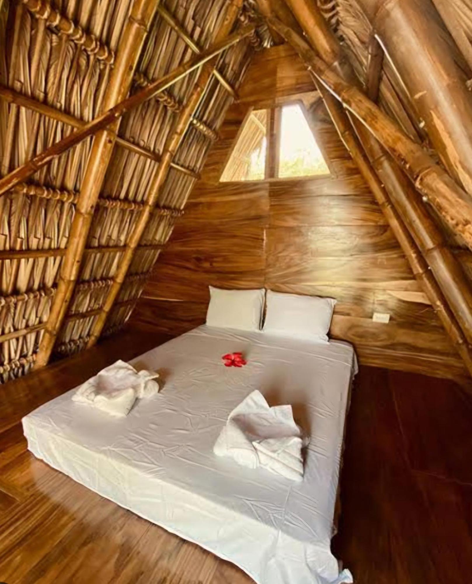 Nirvana Bamboo Houses & Dive Resort Moalboal Exterior photo